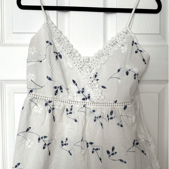 Cute boutique top $25 - Picture 1 of 3